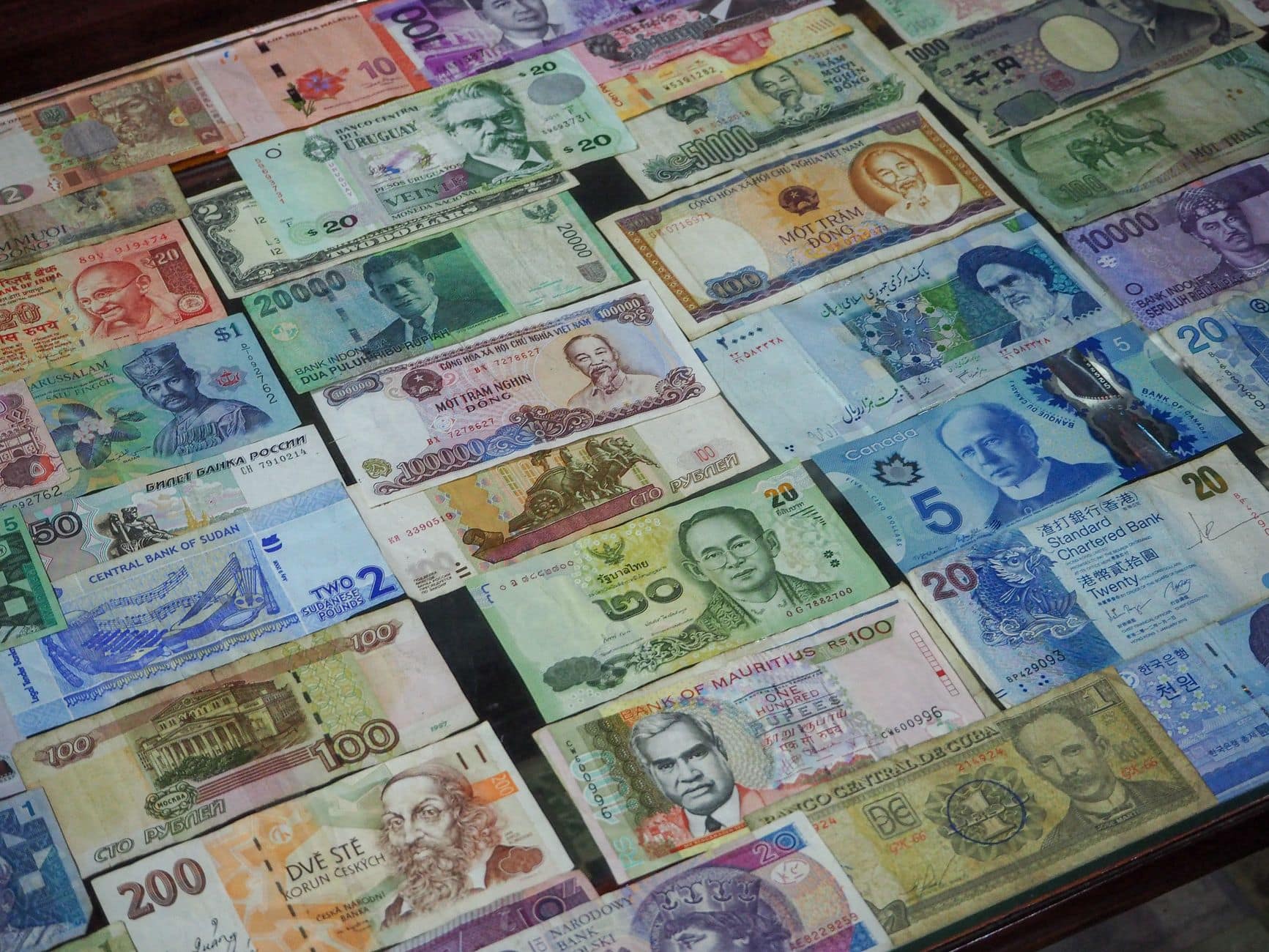 Rupiah notes and a rate board at a Bali money changer counter